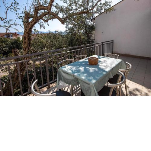 Nice apartment in Klek with WiFi and 2 Bedrooms