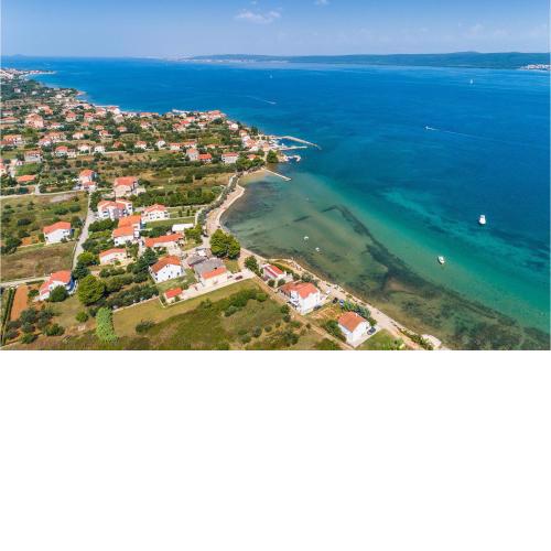 Nice apartment in Nevidane with 2 Bedrooms