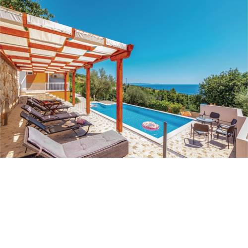 Nice apartment in Orebic w/ Outdoor swimming pool, WiFi and Outdoor swimming pool