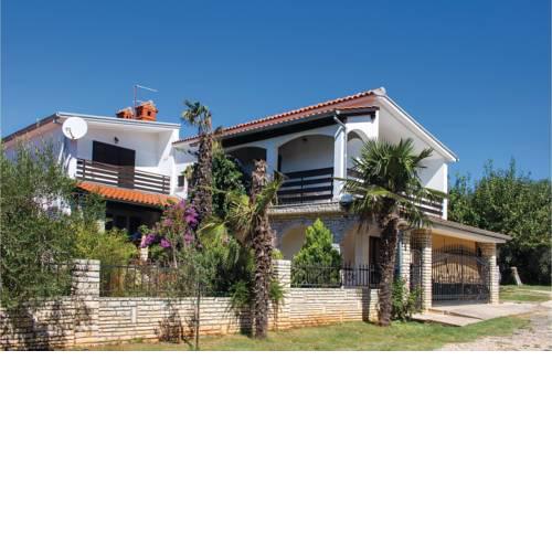 Nice apartment in Peroj w/ 1 Bedrooms