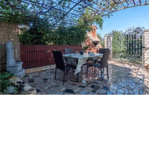 Nice apartment in Pula w/ 2 Bedrooms