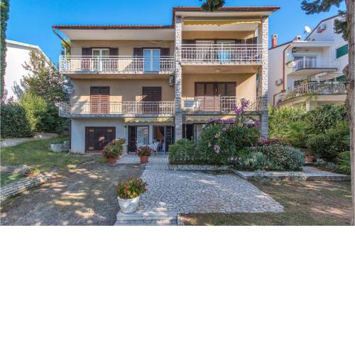 Nice apartment in Pula with 2 Bedrooms