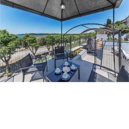 Nice apartment in Pula with WiFi and 2 Bedrooms