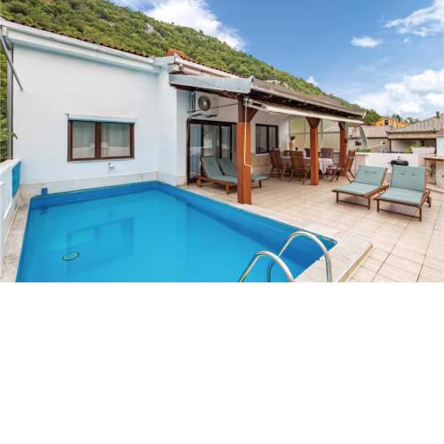Nice apartment in Rijeka w/ WiFi, Outdoor swimming pool and 2 Bedrooms