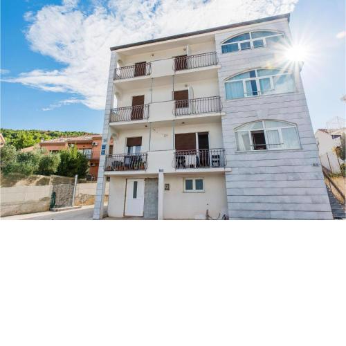 Nice apartment in Slatine with WiFi and 1 Bedrooms