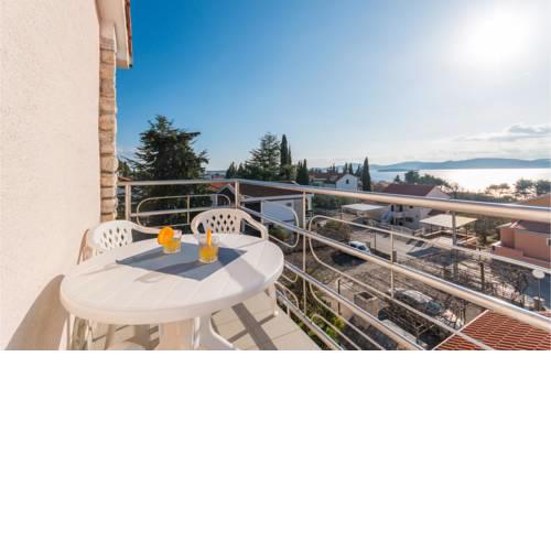 Nice apartment in Sveti Filip i Jakov w/