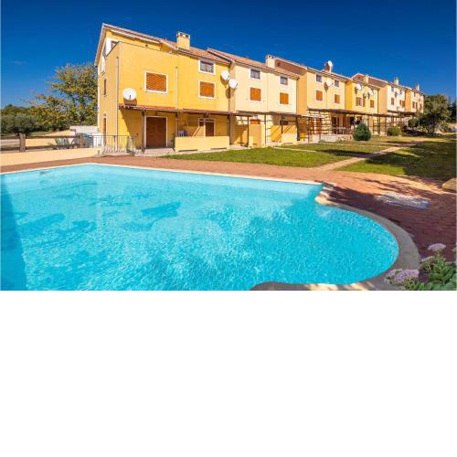 Nice apartment in Vabriga with Outdoor swimming pool and 2 Bedrooms