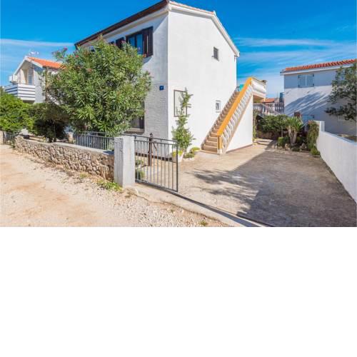 Nice apartment in Vir w/ 2 Bedrooms