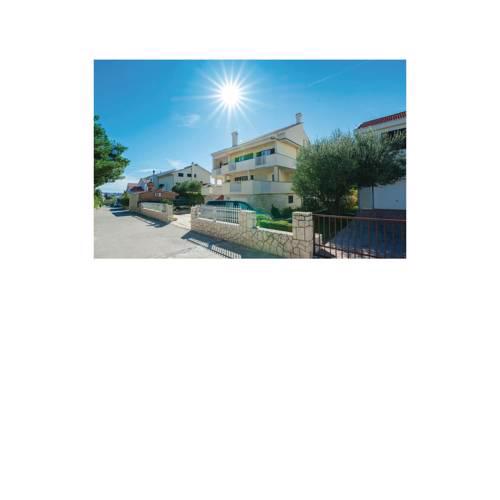 Nice apartment in Zadar w/ 2 Bedrooms