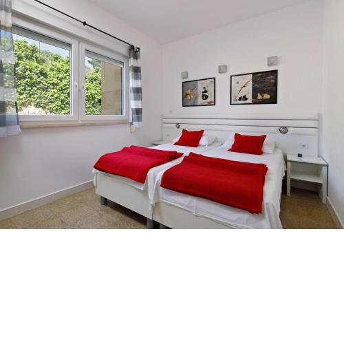 Nice Beach Apartments in Stobrec