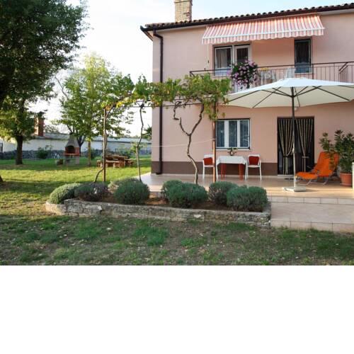 Nice holiday house with large garden for 5 persons near Rovinj and Lim bay
