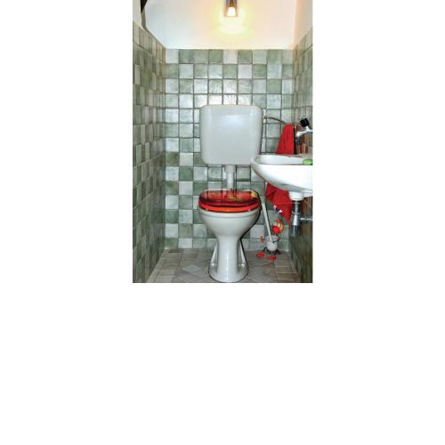 Nice home in Bakarac with Outdoor swimming pool, WiFi and 2 Bedrooms