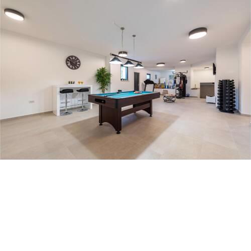 Nice home in Biograd na moru w/ Outdoor swimming pool, Sauna and 5 Bedrooms
