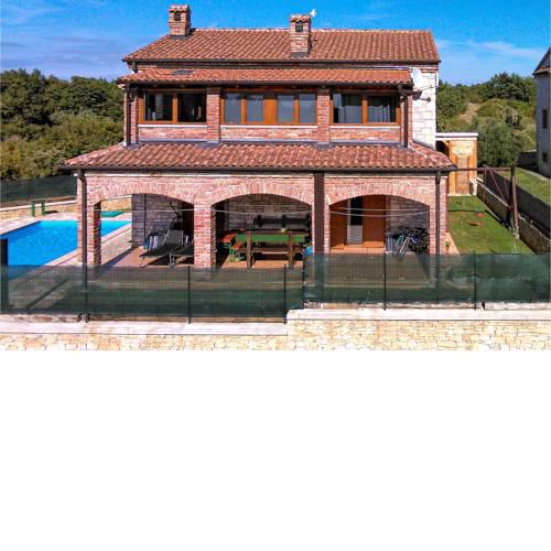 Nice home in Cabrunici w/ Outdoor swimming pool and 4 Bedrooms