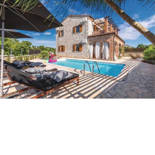 Nice home in Cabrunici w/ Outdoor swimming pool, Outdoor swimming pool and 4 Bedrooms