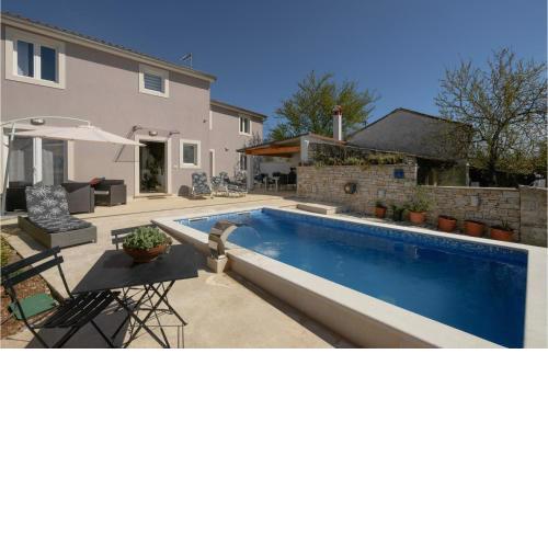 Nice home in Fradelani with WiFi and 3 Bedrooms