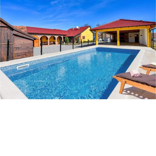 Nice home in Gornja Ploscica with Outdoor swimming pool, WiFi and 2 Bedrooms