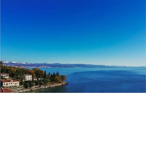 Nice home in Ika w/ 4 Bedrooms