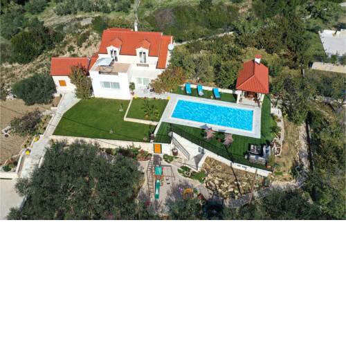 Nice home in Kastel Stari with Outdoor swimming pool, Jacuzzi and 4 Bedrooms