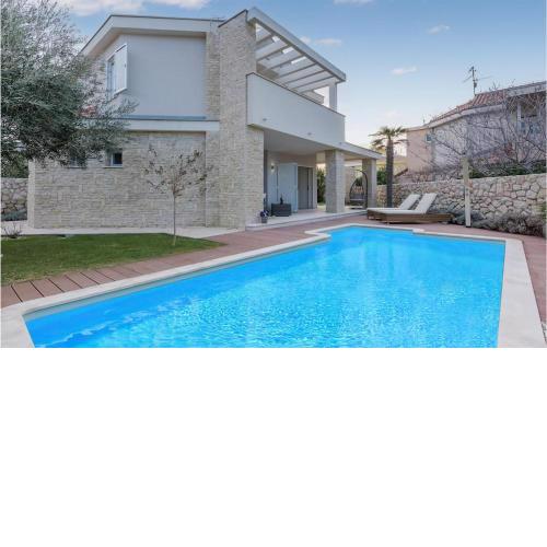 Nice home in Kolanjski Gajac with WiFi and 4 Bedrooms