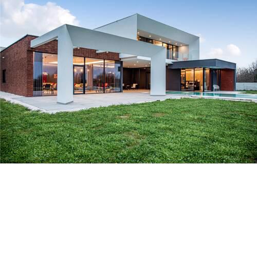 Nice home in Liznjan with Outdoor swimming pool and 4 Bedrooms