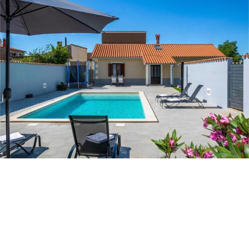 Nice home in Loborika w/ Outdoor swimming pool, WiFi and Outdoor swimming pool