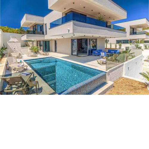 Nice home in Marina with Outdoor swimming pool, Heated swimming pool and 4 Bedrooms