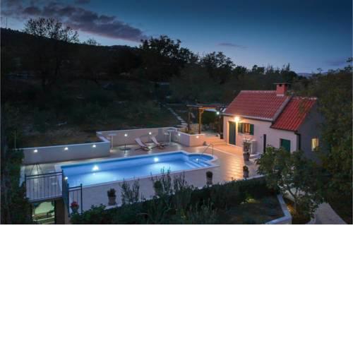 Nice home in Muc w/ Outdoor swimming pool and 4 Bedrooms