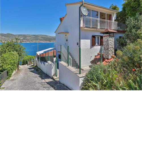 Nice home in Okrug Donji with WiFi and 3 Bedrooms
