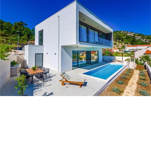 Nice home in Orasac w/ Outdoor swimming pool, WiFi and 4 Bedrooms