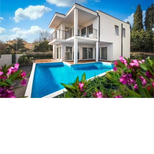 Nice home in Premantura w/ Outdoor swimming pool and 6 Bedrooms