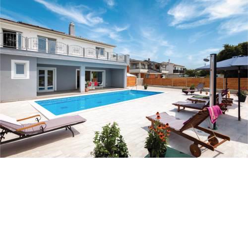 Nice home in Pula w/ Outdoor swimming pool, WiFi and 3 Bedrooms