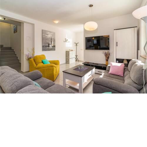 Nice home in Pula with 4 Bedrooms