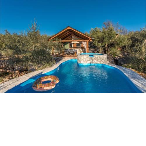 Nice home in Punat w/ Outdoor swimming pool and 2 Bedrooms
