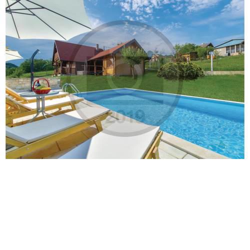 Nice home in Radakovo w/ Sauna, WiFi and Outdoor swimming pool