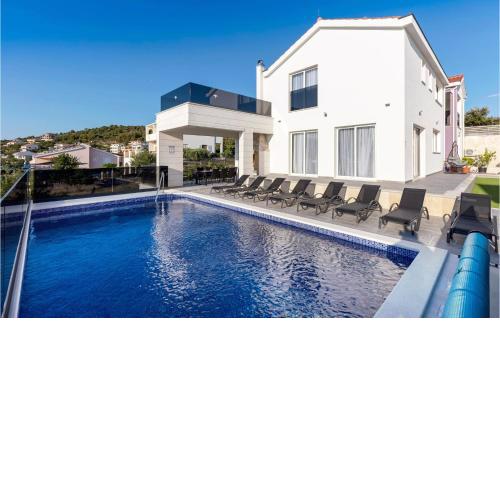 Nice home in Razanj with Sauna and 4 Bedrooms