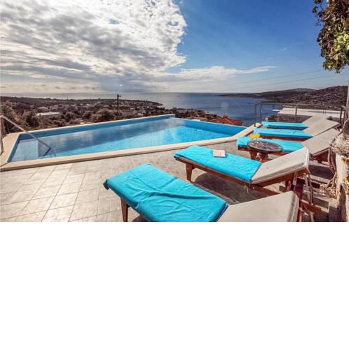 Nice home in Rogoznica with Outdoor swimming pool, WiFi and 4 Bedrooms