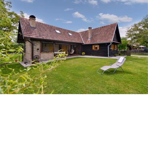 Nice home in Sisinec w/ 2 Bedrooms