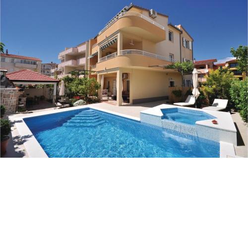 Nice home in Stobrec with Sauna, WiFi and 7 Bedrooms
