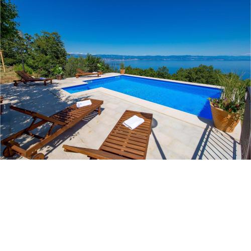 Nice home in Sveti Anton with Outdoor swimming pool, WiFi and 3 Bedrooms