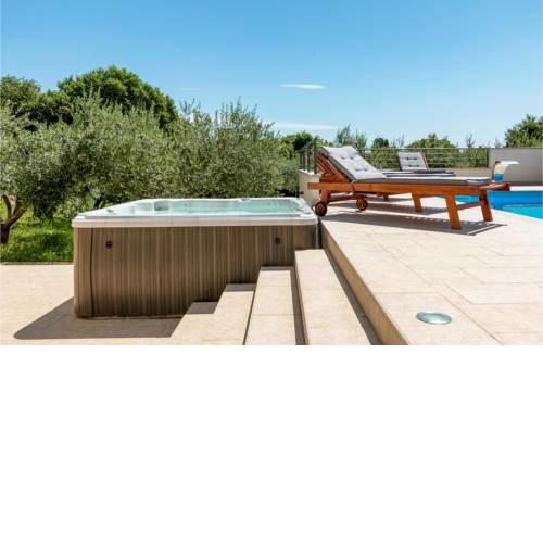 Nice home in Valtura w/ Outdoor swimming pool, Jacuzzi and Sauna