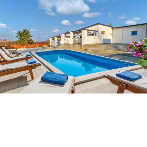 Nice home in Varazdin Breg with Outdoor swimming pool, Sauna and 7 Bedrooms
