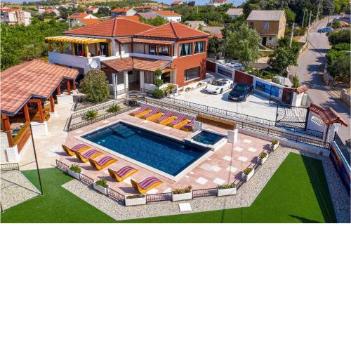 Nice home in Vir with WiFi, Outdoor swimming pool and Heated swimming pool