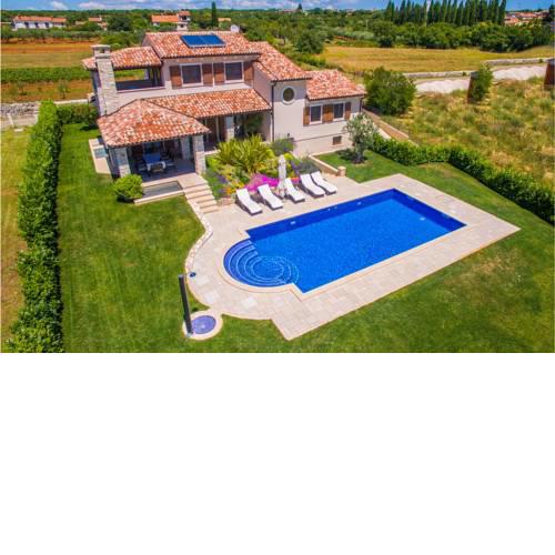 Nice home in Vodnjan w/ Outdoor swimming pool and 5 Bedrooms