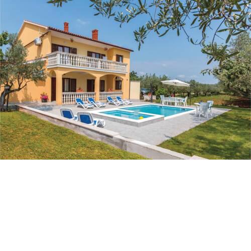 Nice home in Vodnjan w/ Outdoor swimming pool and 7 Bedrooms