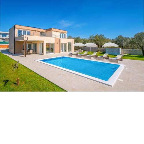 Nice home in Vodnjan w/ Outdoor swimming pool, WiFi and 4 Bedrooms