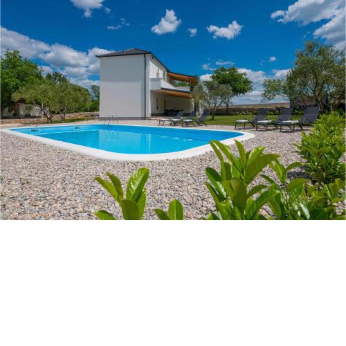 Nice home in Zmijavci with Outdoor swimming pool and 3 Bedrooms