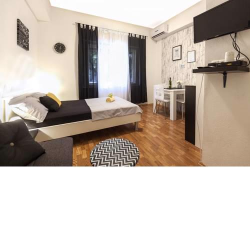 Nicky Room