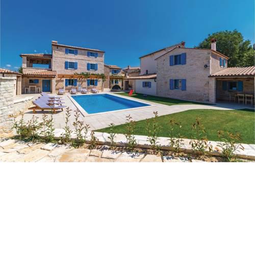 Nine-Bedroom Holiday Home in Bokordici