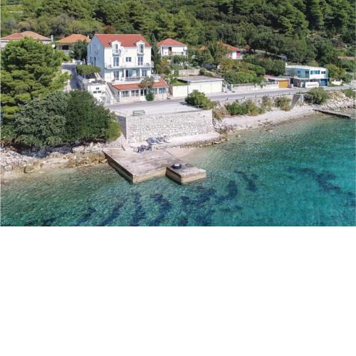 Nine-Bedroom Holiday Home in Kuciste